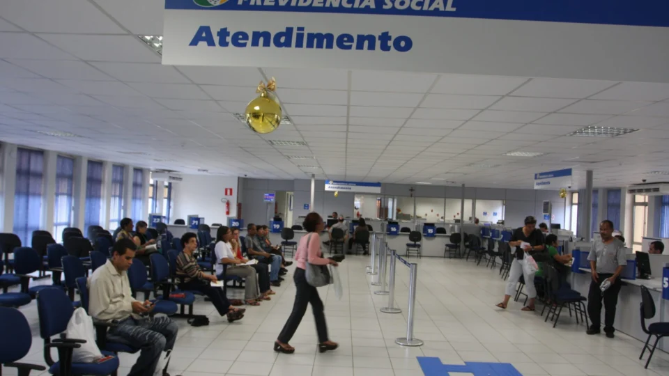 INSS passa a conceder auxílio-doença sem perícia para reduzir fila