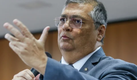 Forças Armadas não vão atuar nas ruas, diz Flávio Dino sobre segurança do Rio