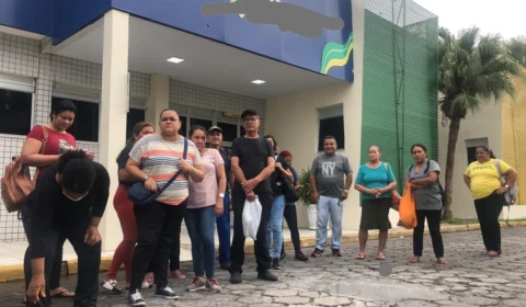 Terceirizados do Hospital Joãozinho protestam por falta de salário em Manaus
