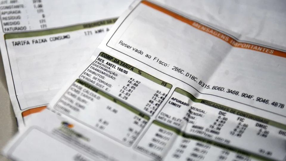 Governo considera ‘cashback’ para reduzir impacto na conta de luz