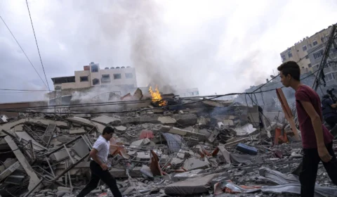 Governo de Israel bombardeia mais de 200 locais ligados ao Hamas