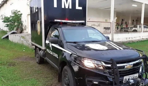 Diarista é encontrado morto dentro de carro em garagem no interior do Acre