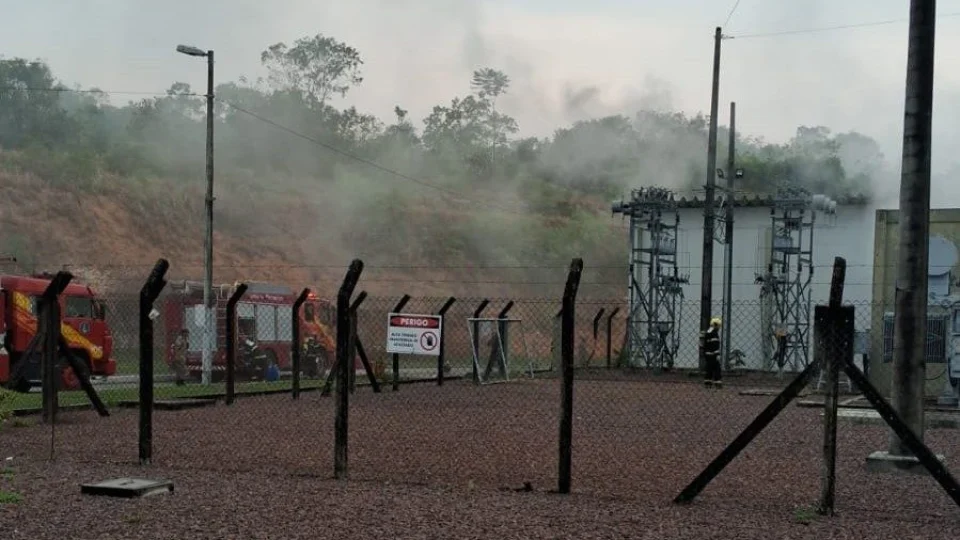 Incêndio em subestação de água afeta bairros de Manaus; confira lista