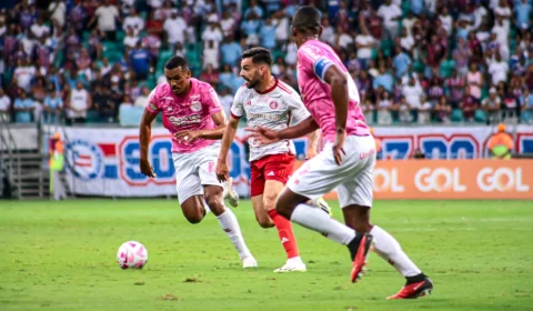 Bahia tem três gols anulados, mas vence Internacional em Salvador