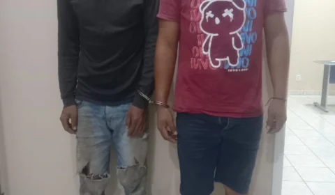 Dois homens são presos comendo biscoito que furtaram de mercado em RR