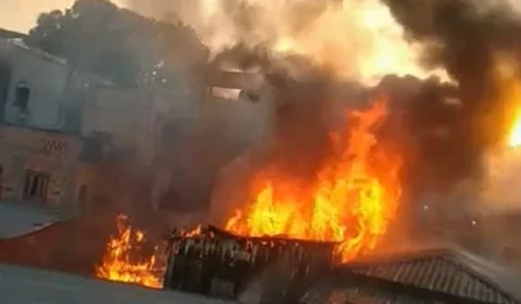 Vídeo: incêndio destrói casas e deixa famílias desabrigadas em Manaus