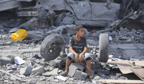 Em 2º dia de trégua, Hamas liberta 14 reféns e Israel, 42 palestinos