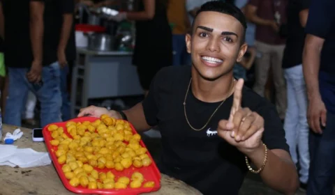 TO: jovem conquista bicampeonato de maior roedor de pequi em festival