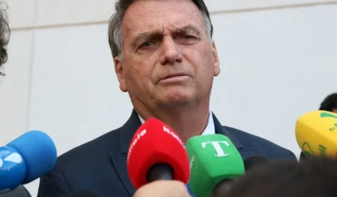 Bolsonaro depõe à PF sobre disseminação de fake news