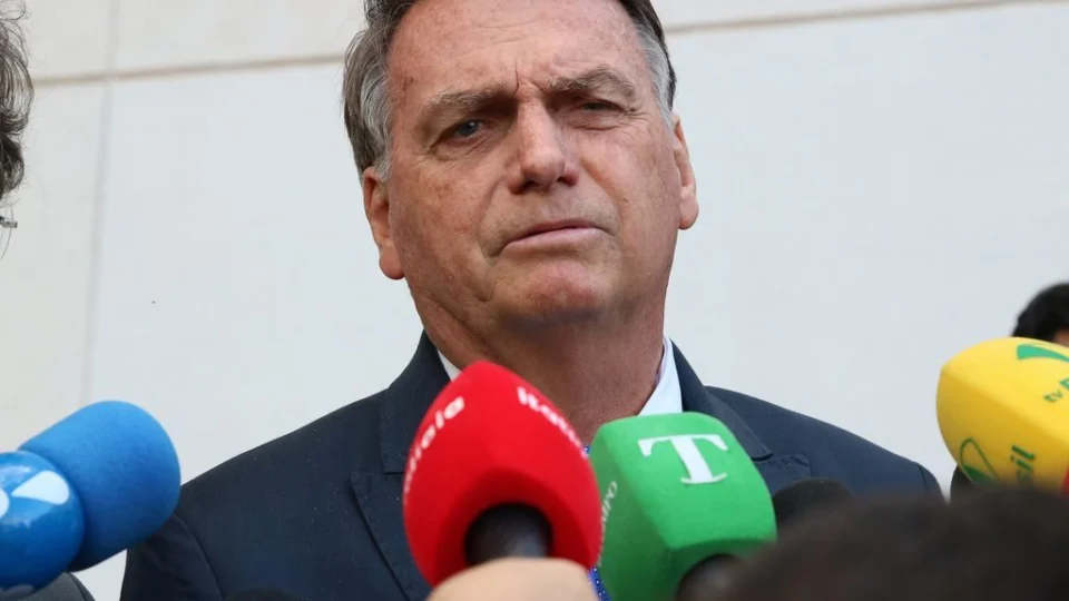 Bolsonaro depõe à PF sobre disseminação de fake news