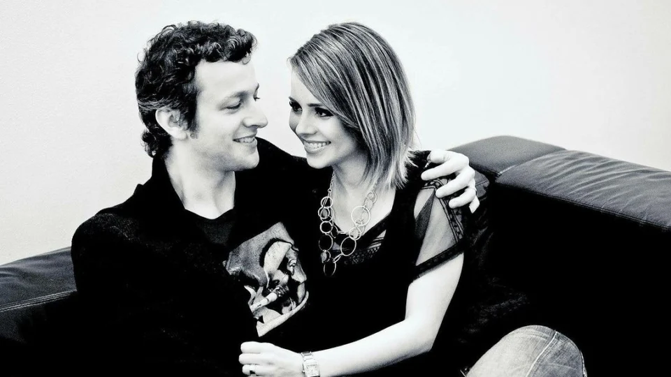 Lucas Lima embarca para turnê com Sandy na Europa após separação