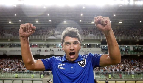 Brasileirão: Botafogo vence mais uma, quebra tabu e se aproxima do título