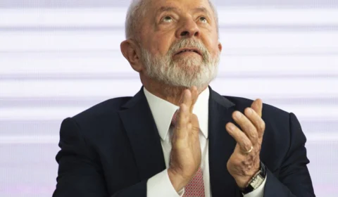 Apesar de piora na avaliação, Lula ganharia eleição em todos os cenários