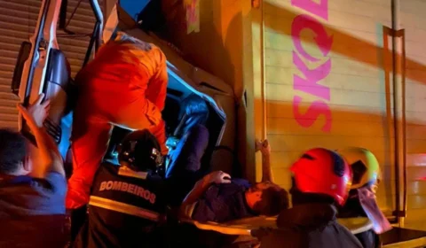 Motorista fica preso às ferragens após acidente em Colinas do Tocantins