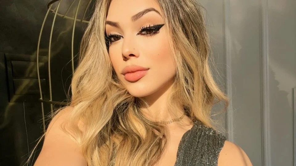 Melody anuncia versão de ‘Meiga e Abusada’; Anitta rebate