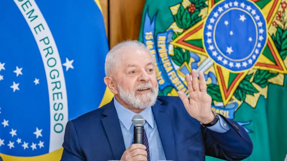 Lula diz que ‘dificilmente’ cumprirá meta fiscal; ‘Não quero fazer cortes’