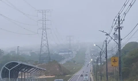 Neblina encobre Manaus na manhã desta quinta-feira (19)