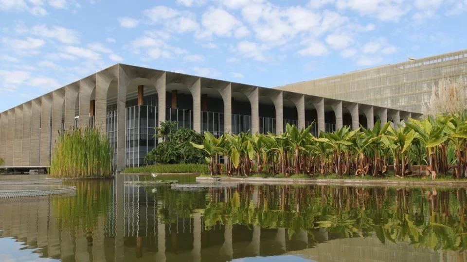 Conflito em Israel: Itamaraty mantém contato com brasileiros no Oriente Médio