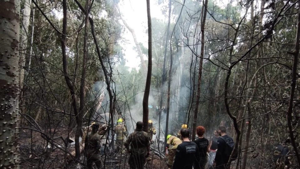 Queda de avião: 20 profissionais atuam para identificar corpos no Acre