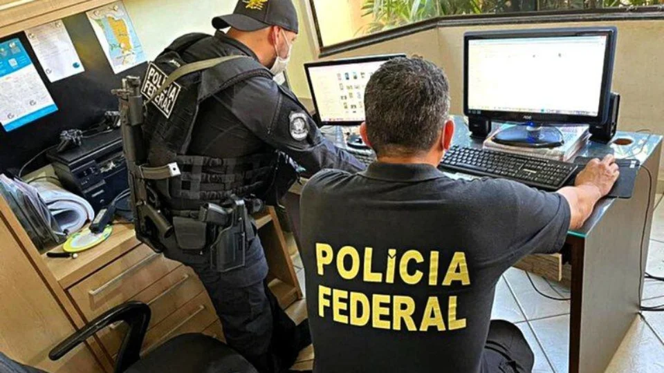 PF cumpre mandado contra suspeito de apologia ao nazismo em redes sociais