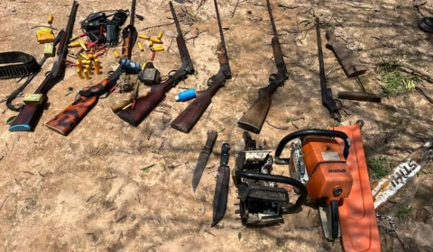 PM apreende armas e motosserras usadas em crime ambiental no Acre