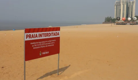 Praia da Ponta Negra está interditada para banho em Manaus