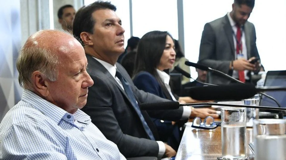 Presidente da CPMI, Arthur Maia é questionado sobre depoimento de Braga Netto 