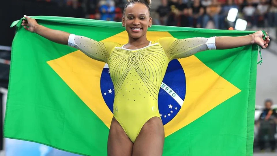 Ginástica acumula medalhas; Rebeca conquista ouro no salto para Brasil