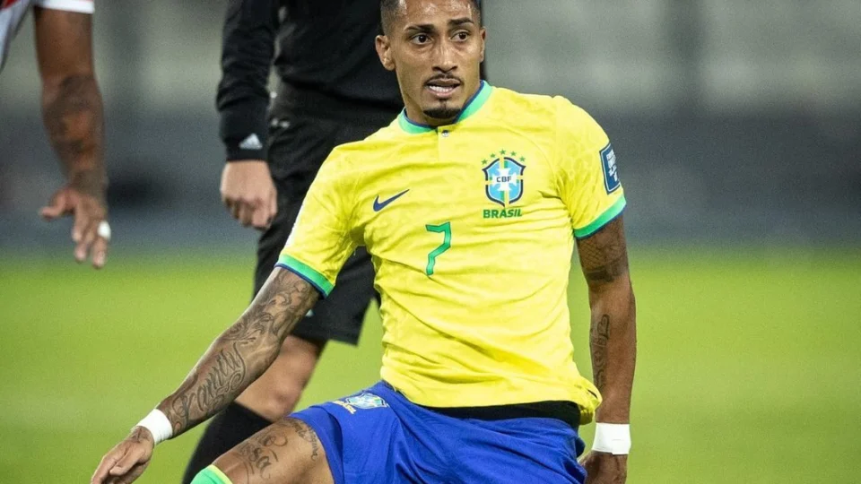 Raphinha é desconvocado da Seleção Brasileira após lesão