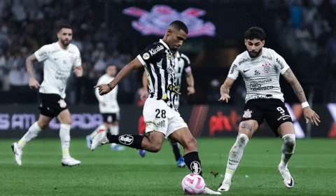 Corinthians e Santos empatam em clássico com gol contra e pênalti