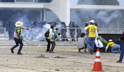 STF marca julgamento de 30 réus acusados pelos atos golpistas de 8/1