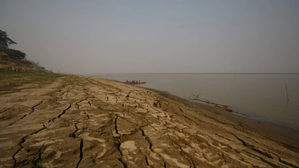 São Gabriel da Cachoeira sofre com a seca e moradores ficam 12h sem energia no AM