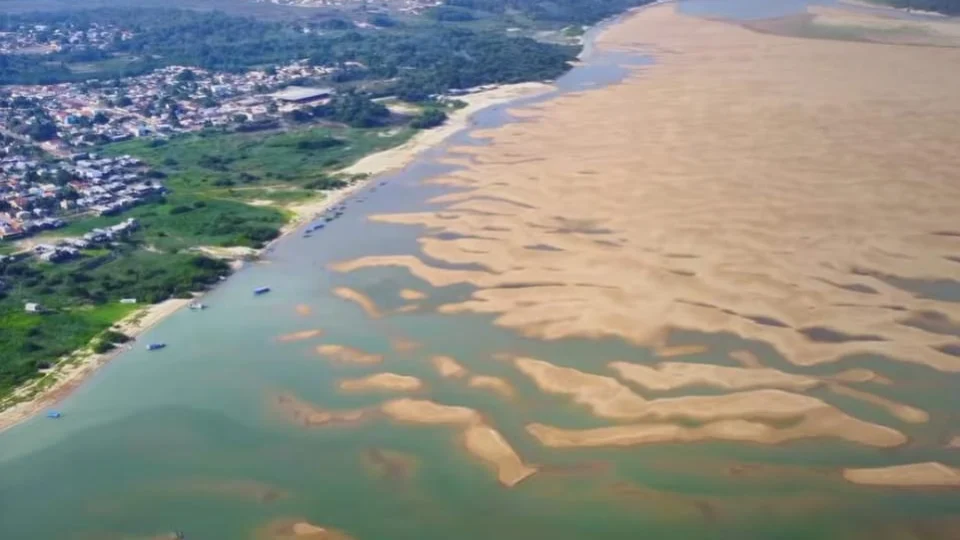 Seca afeta Rio Tapajós e altera paisagem de Alter do Chão no Pará