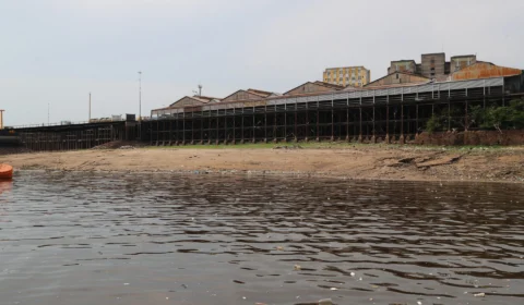 Seca histórica: Rio Negro desce mais 10 cm e registra nível em 13,49 m