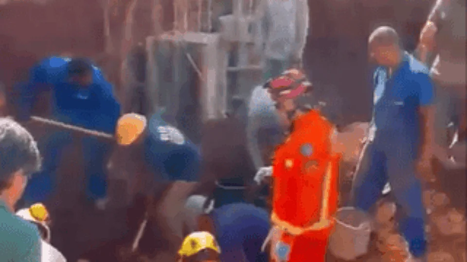 Vídeo: trabalhadores morrem soterrados em construção de supermercado em BH