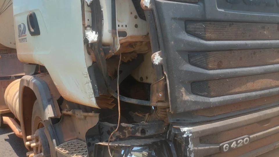 Adolescente morre após motocicleta ser atingida por carreta na BR-010 no TO