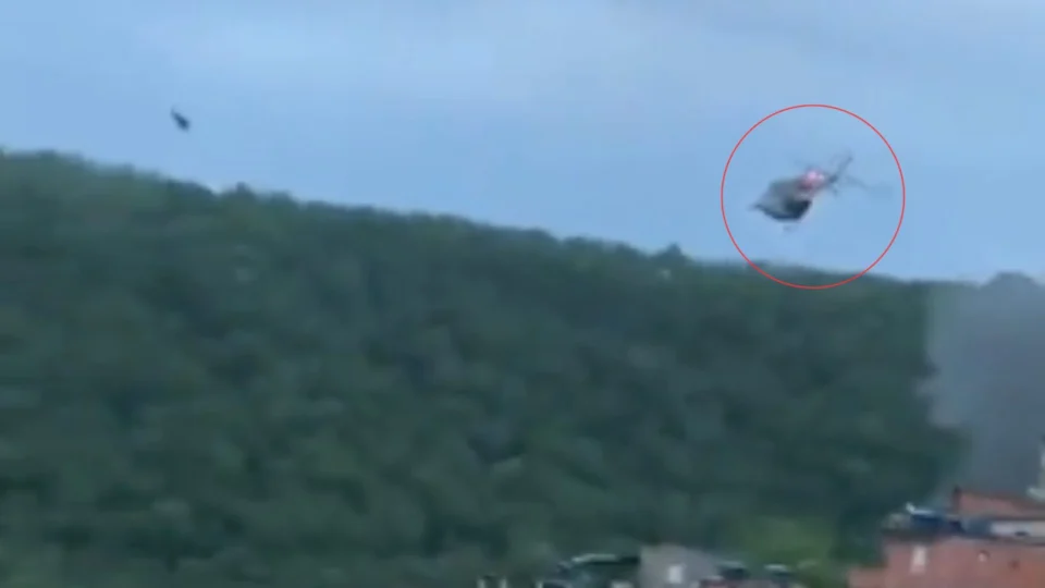 Vídeo: helicópteros da polícia são alvejados com tiros durante operação no RJ