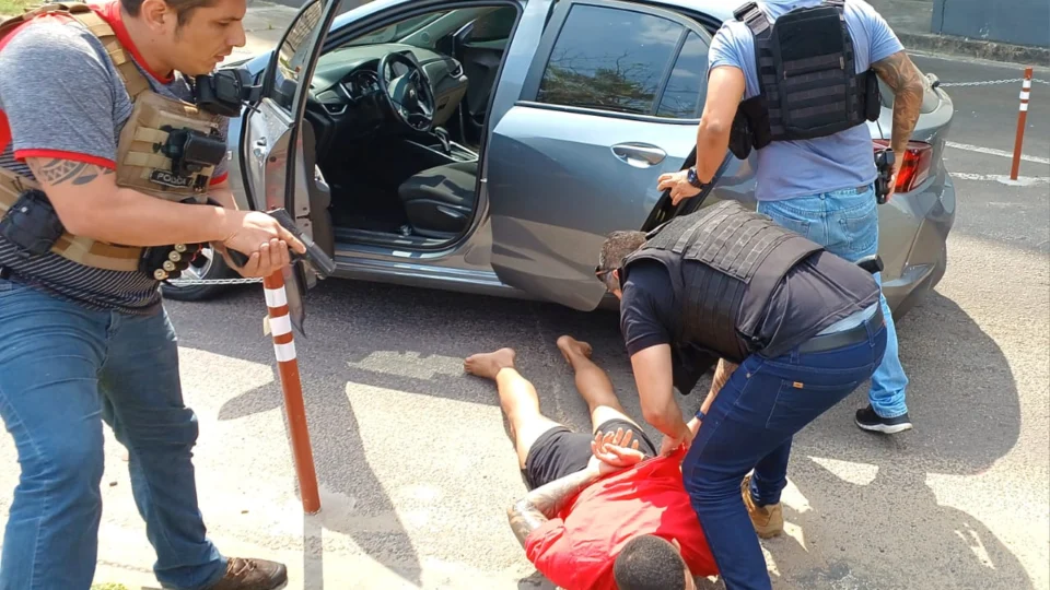 VÍDEO: PC desarticula laboratório de drogas e prende suspeitos em Manaus