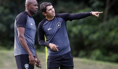 Botafogo: Lúcio Flávio procura corrigir erro tático deixado por Bruno Lage