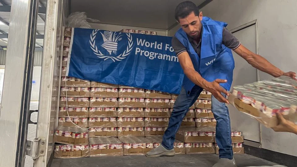 Vinte caminhões com 3 mil toneladas de suprimentos entrarão em Gaza