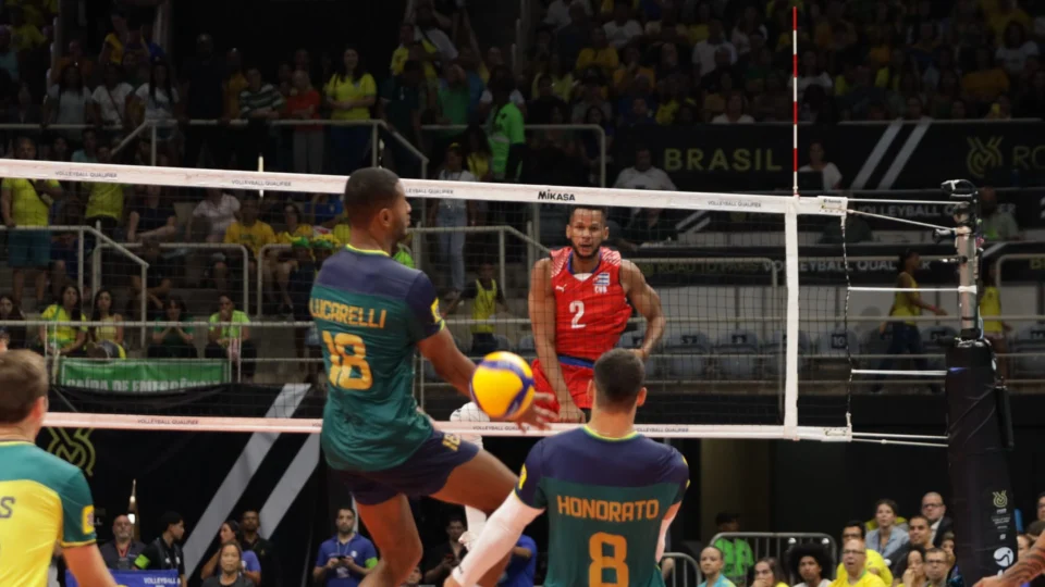Brasil supera Cuba e assume 2º lugar no Pré-Olímpico de vôlei