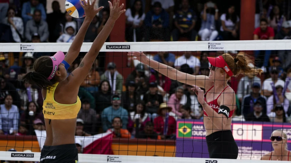 Mundial de vôlei de praia: brasileiras perdem para americanas por 2 sets a 0