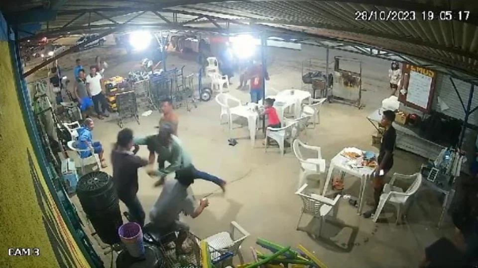 Homem é agredido com paralelepípedo durante briga no município de Caroebe em RR