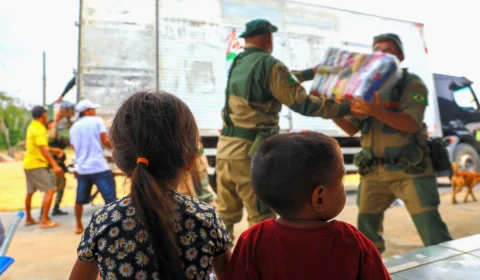 Seca: famílias do Puraquequara recebem apoio da operação ‘Estiagem’