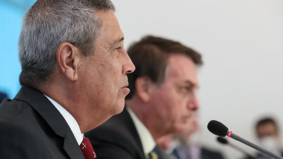 TSE suspende julgamento de três ações de Bolsonaro e Braga Netto