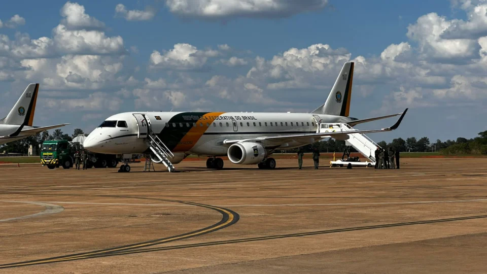 Governo envia em caráter de urgência aeronave para repatriar brasileiros