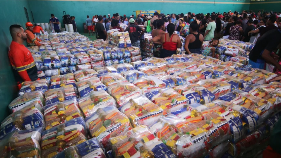 Famílias de comunidades da Zona Rural de Manaus recebem ajuda humanitária