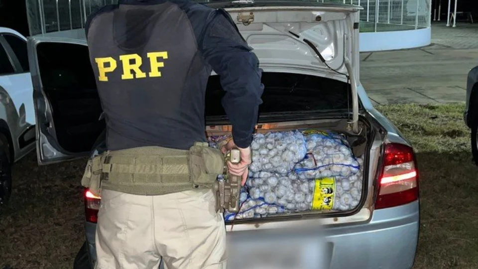 PRF apreende uma tonelada de alho e uma motocicleta em Roraima