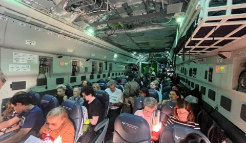 Terceiro voo decola de Israel com 69 brasileiros resgatados