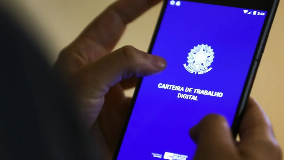 Crescimento no emprego formal no Brasil alcança novos marcos históricos